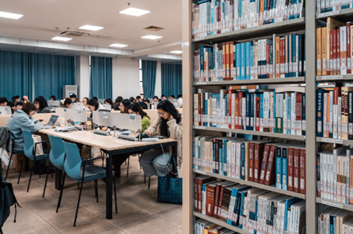 学校图书馆环境