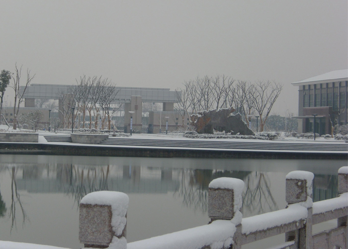 学校雪景