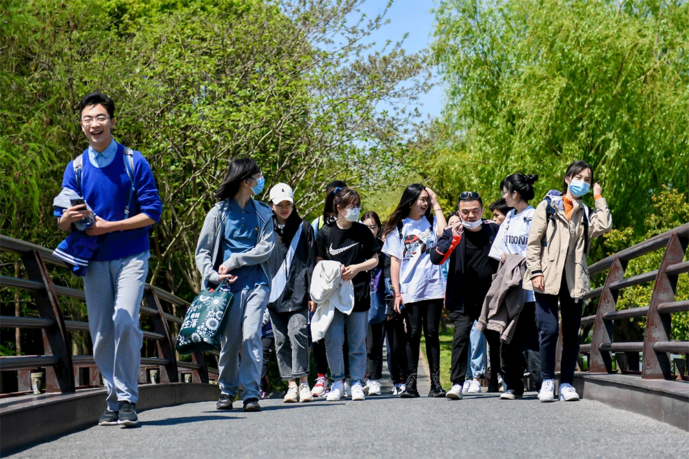 上海WLAS国际学校环境之学生春游踏青