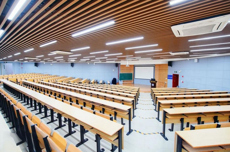 学校大教室环境
