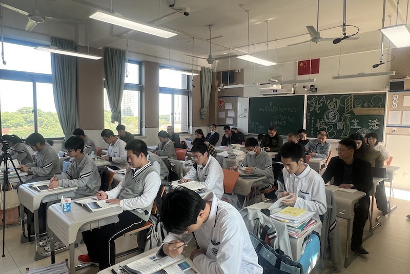 认真的学生相册图片