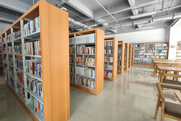 学校图书馆照片