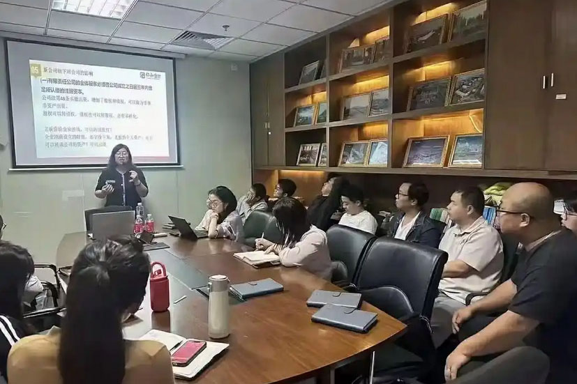 深圳仁和会计派优秀员工给其他企业做企业培训