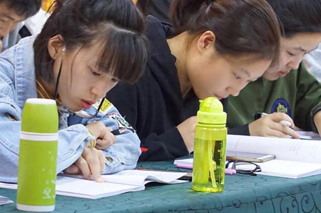 考研激烈备考
