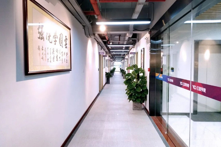 学院门口环境
