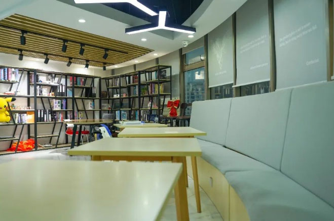 学校图书馆环境