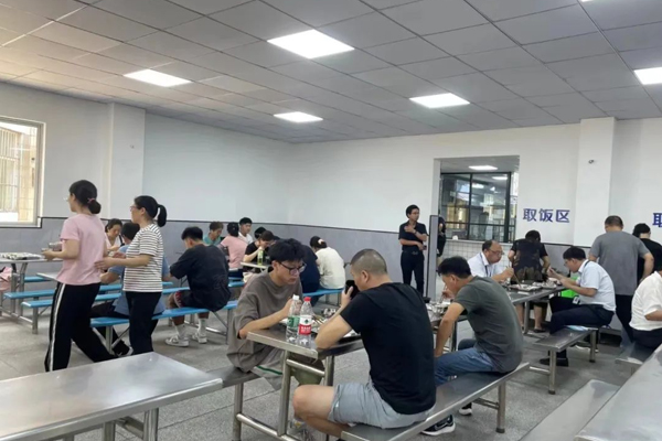 学生用餐环境