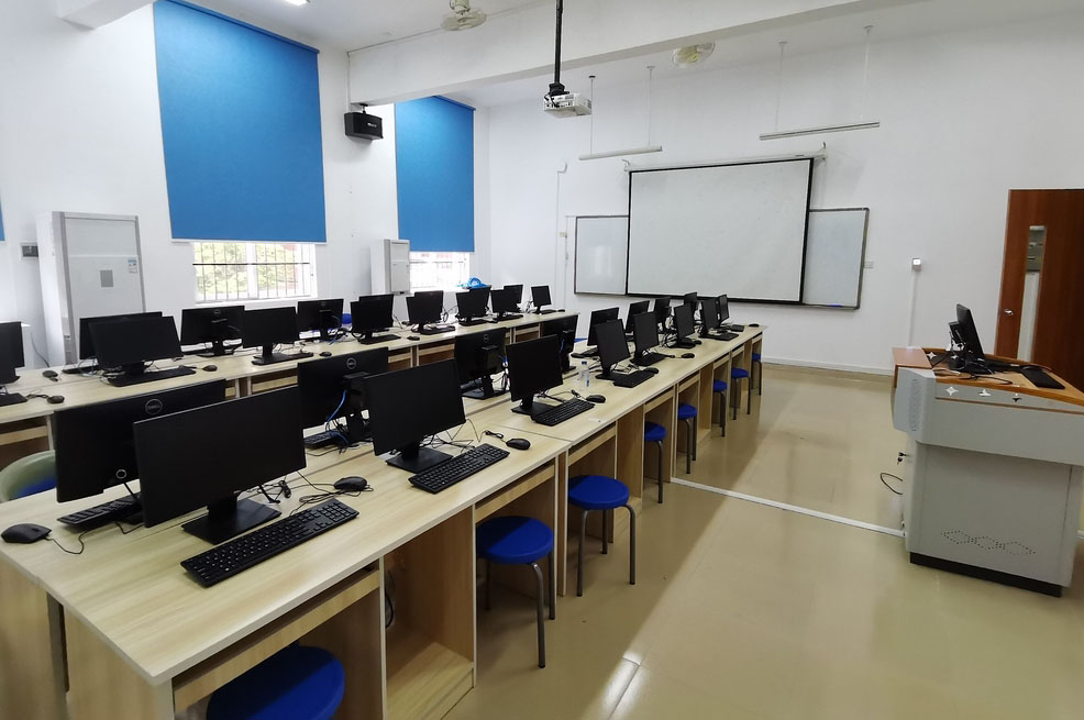 学校电脑教室环境