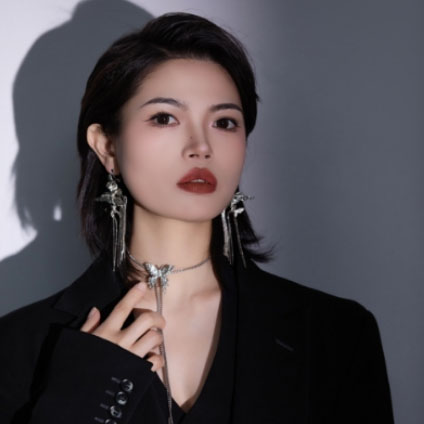 艾莎  老师