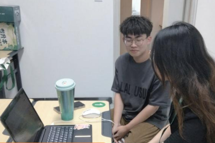 学员咨询场景图