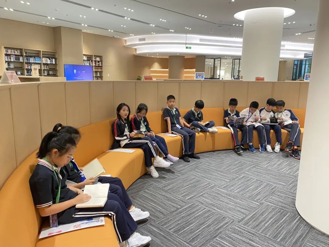 学生休息区环境