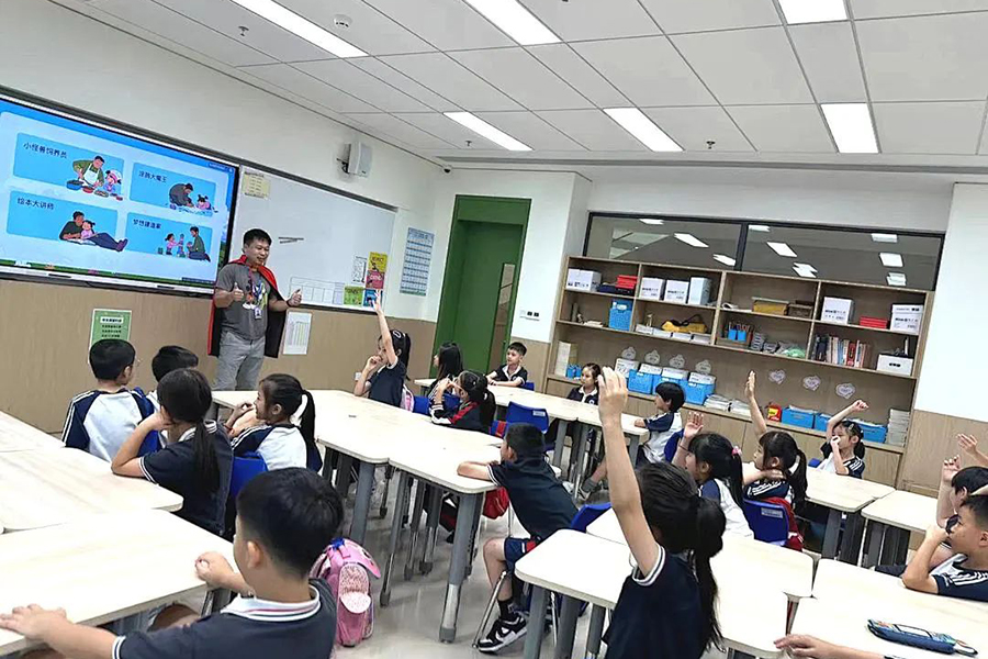 学生上课情景