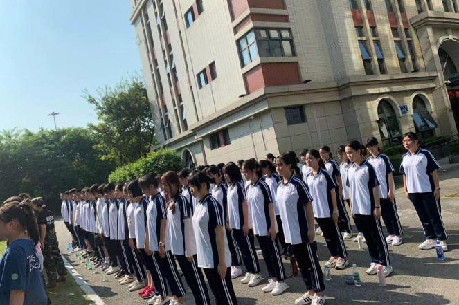 学员体育课场景