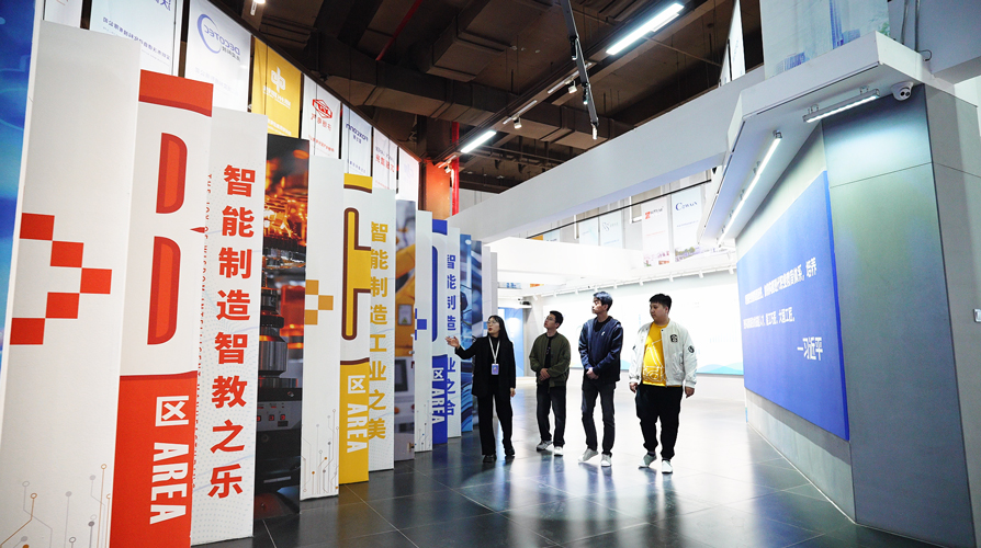 学员来校参观