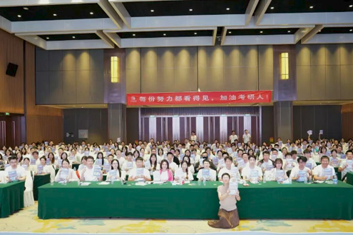 师生合影现场