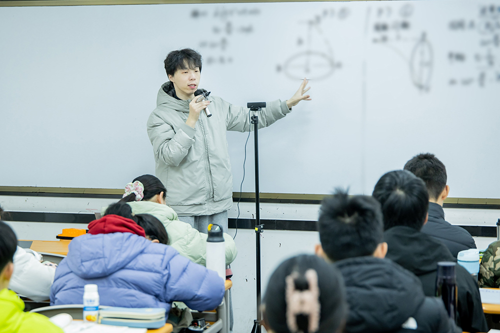 认真学习的学员相册