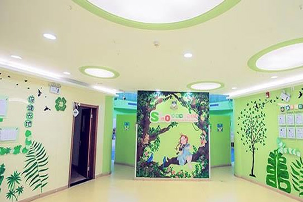 幼儿园教室走廊环境