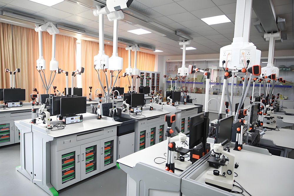 學(xué)校實(shí)驗(yàn)室環(huán)境