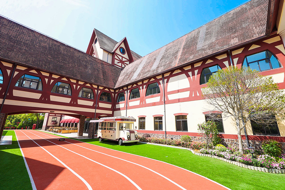 學(xué)校操場(chǎng)環(huán)境一角