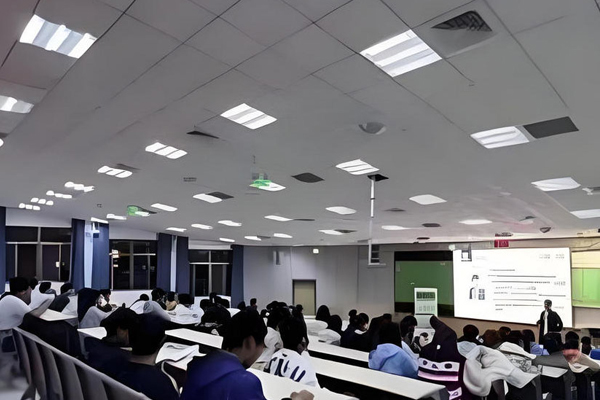 校区学员上课场景展示