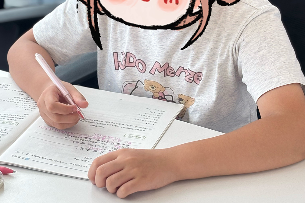 认真学习的学生