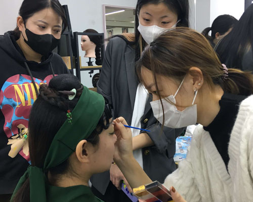 明湖学员上课化妆现场