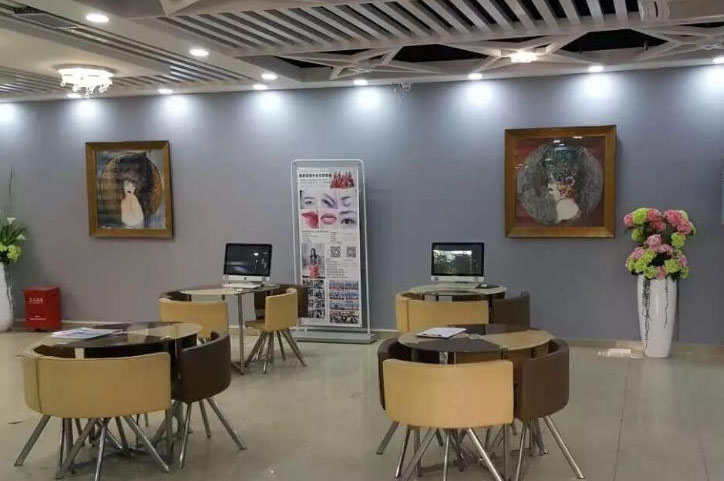 学校休息区环境