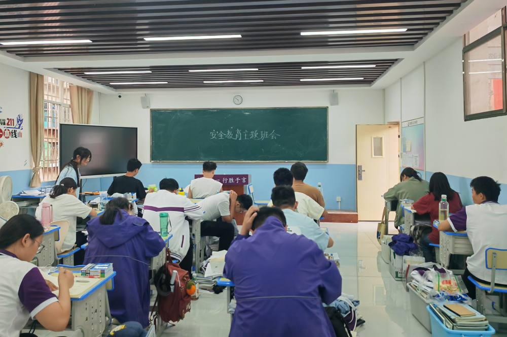 昆明经专高补学校
